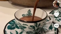 Penelope ternyata juga penggemar minuman manis. Ia pernah membagikan resep hot cocoa yang tampak kental dan creamy.