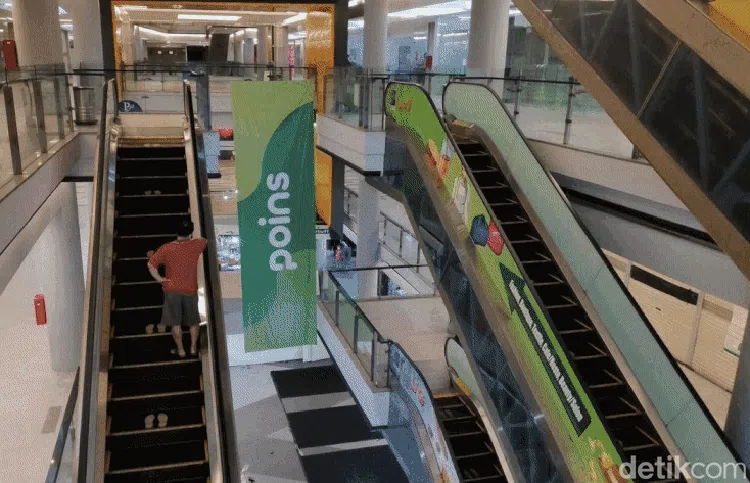 10 Penampakan Mal di Jakarta yang Sepi Bak Kuburan