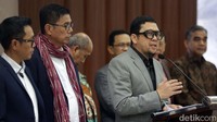 Ketua Komisi II DPR Fraksi Golkar Ahmad Doli membacakan pernyataan sikap 8 parpol tersebut. Mereka menolak pemilu proporsional tertutup diterapkan di Pemilu 2024.