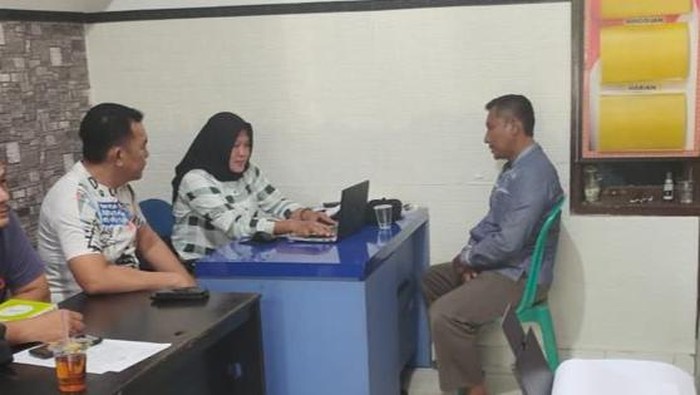 AA saat menjalani pemeriksaan di kantor polisi usai menyerahkan diri. (Foto: Istimewa)