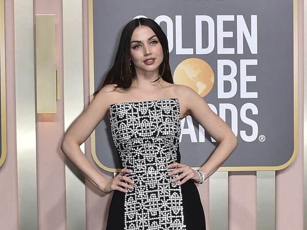 10 Artis Berbusana Terbaik di Golden Globes 2023, Ana de Armas Pakai LV