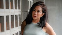 Awal foto iseng-iseng terus jalan. YouTube awalnya juga iseng-iseng pakai handphone, lama-lama seriusin, ujar Atien Simon. (Foto: dok Instagram)