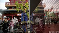 Kawasan ini  memang memiliki desain unik yang bertemakan Tionghoa.