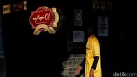 Selain dekorasi serta ornaman dan tentu saja bangunan khas, Old Shanghai juga menawarkan berbagai jenis kuliner.