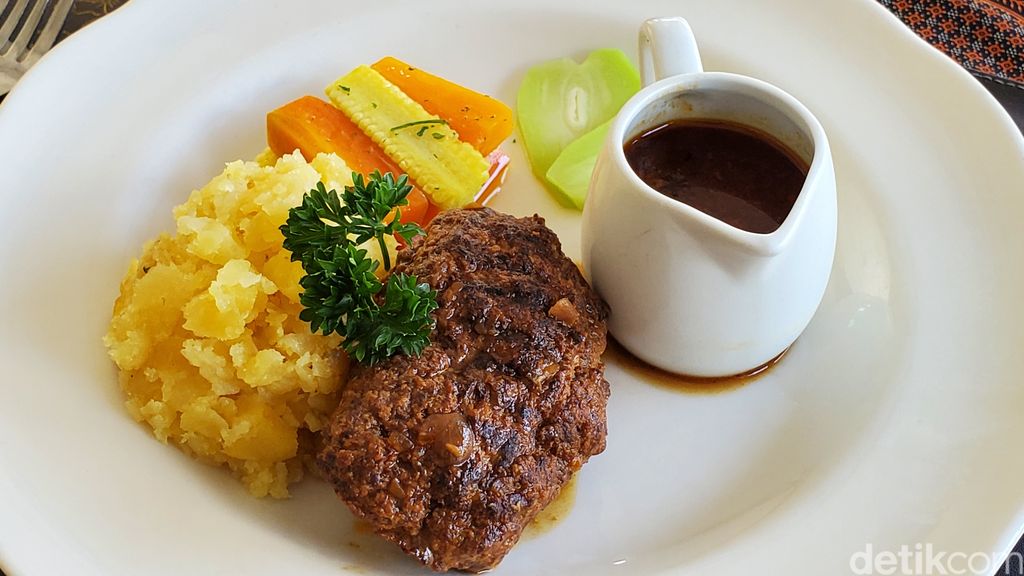 Bistik Jawa salah satu menu favorit Sultan Jogja yang bisa dicicipi di Bale Raos. Restoran Bale Raos ini menyajikan kuliner khas Keraton Jogja. Foto diambil Rabu (11/1/2023).