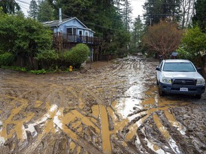 Belasan Orang Tewas Imbas Badai California Mengganas