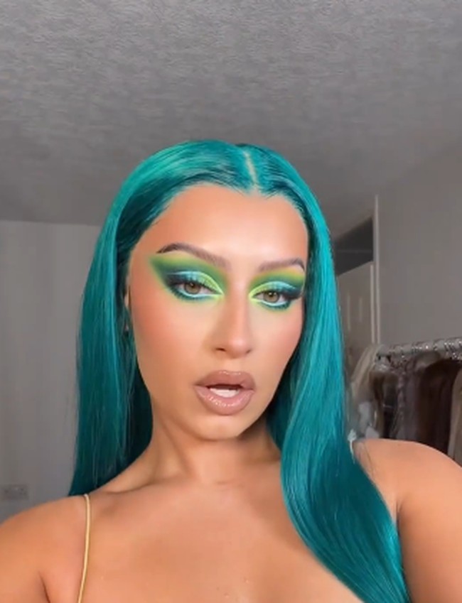 Di halaman Instagramnya, Dani pun tidak segan menampilkan kepala plontosnya. Dani ingin mendobrak standar kecantikan bahwa tanpa rambut pun seseorang tetap cantik dan bernilai. Foto: dok. Instagram