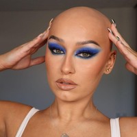 Untuk tampilan yang lebih kreatif, Dani pun kerap mencoba berbagai bentuk wig. Inilah penampilan cantiknya dengan rambut palsu. Foto: dok. Instagram