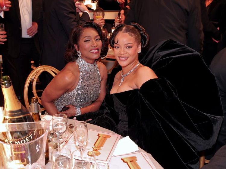 Brad Pitt hingga Rihanna Menikmati Hidangan di Golden Globe Awards 2023