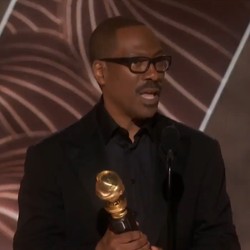 Eddie Murphy Menangis Terima Penghargaan Prestasi Seumur Hidup