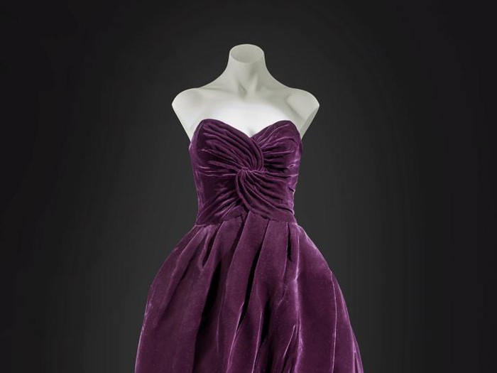 Gaun Putri Diana Dilelang