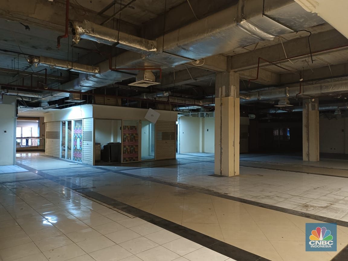 Great Western Mall atau yang dulunya bernama Grand Serpong Mal merupakan salah satu mal yang kini lebih nampak seperti kuburan ketimbang pusat perbelanjaan. (CNBC Indonesia/Martyasari Rizky)