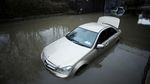 Hujan Deras di Inggris, Mobil-mobil Ini Jadi Korban Banjir