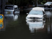 Hujan Deras di Inggris, Mobil-mobil Ini Jadi Korban Banjir