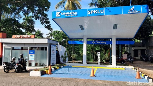 Potret Ilustrasi SPKLU untuk Mobil Listrik yang ada di kawasan Krakatau Stell, Cilegon, Banten.