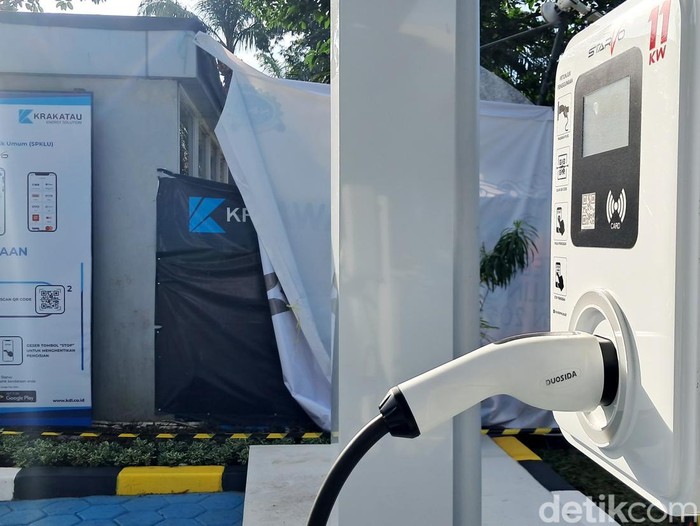 Potret Ilustrasi SPKLU untuk Mobil Listrik yang ada di kawasan Krakatau Stell, Cilegon, Banten.