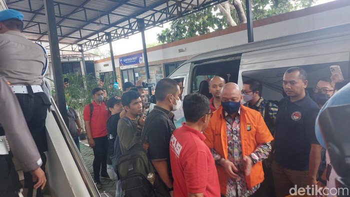 Irjen Teddy Minahasa dkk tiba di Kejari Jakarta Barat, Rabu (11/1/2023) untuk pelimpahan tahap 2 kasus narkoba