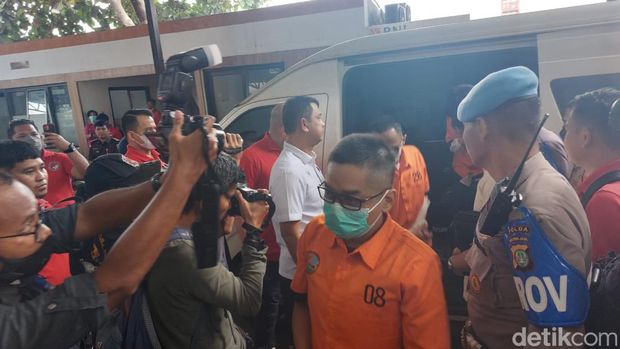 Irjen Teddy Minahasa dkk tiba di Kejari Jakarta Barat, Rabu (11/1/2023) untuk pelimpahan tahap 2 kasus narkoba