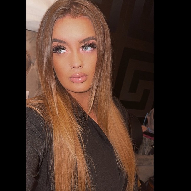 Tapi uang tersebut juga membuatnya menderita. Bukan hanya karena kaya mendadak, wanita itu juga jadi mendapat ancaman kematian hingga dibuntuti penguntit selama 10 tahun terakhir. Aku tidak berharap ini terjadi pada siapapun, kata Jane.Foto: Instagram @janeparkx