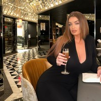 Sayangnya prosedur itu malah membuatnya mengalami sepsis dan sempat harus dirawat selama sebulan hingga ia sempat berpikir akan mati.Foto: Instagram Jane Park