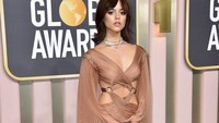 Ia memilih tampil dengan gaun malam dari Gucci yang menunjukkan perut ratanya tersebut. Invision/Jordan Strauss