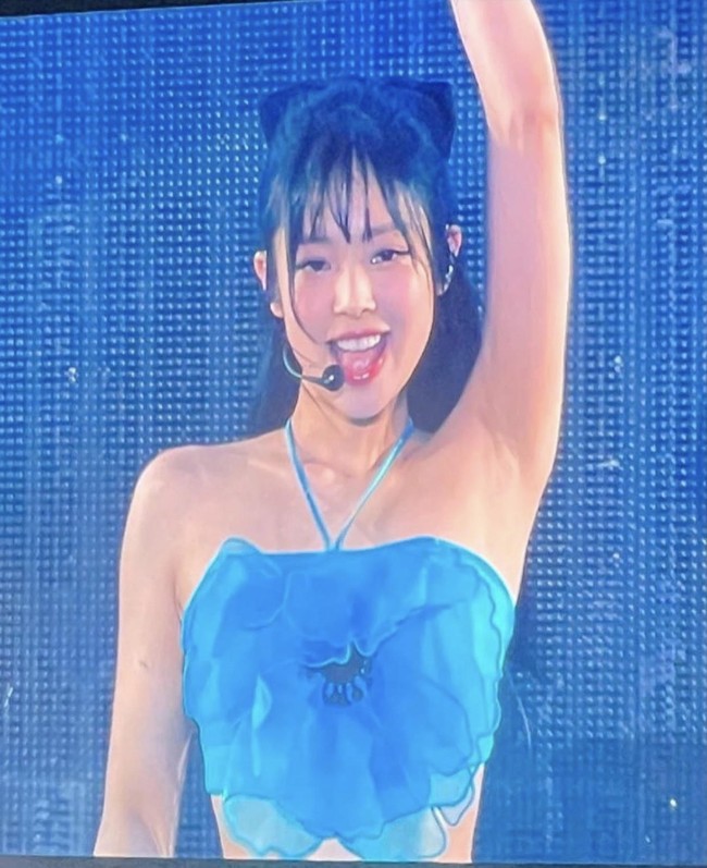 Baru-baru ini, Jennie BLACKPINK juga tampil dengan gaya makeup serupa dalam foto campaign produk Hera Beauty. Dia didapuk menjadi brand ambassador Hera Beauty sejak 2019. Foto: Instagram