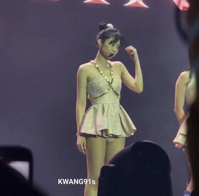 Penampilan baru Jennie BLACKPINK membuat sejumlah netizen Korea pangling dan menjadi perbincangan hangat di forum komunitas Korea. Foto: Instagram