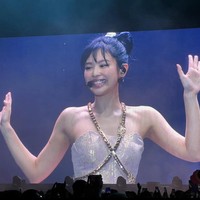 BLACKPINK baru saja menyelesaikan konser yang digelar selama dua hari berturut-turut di Thailand. Salah satu personelnya, Jennie pun menyita perhatian karena tampil dengan gaya makeup baru. Foto: Instagram