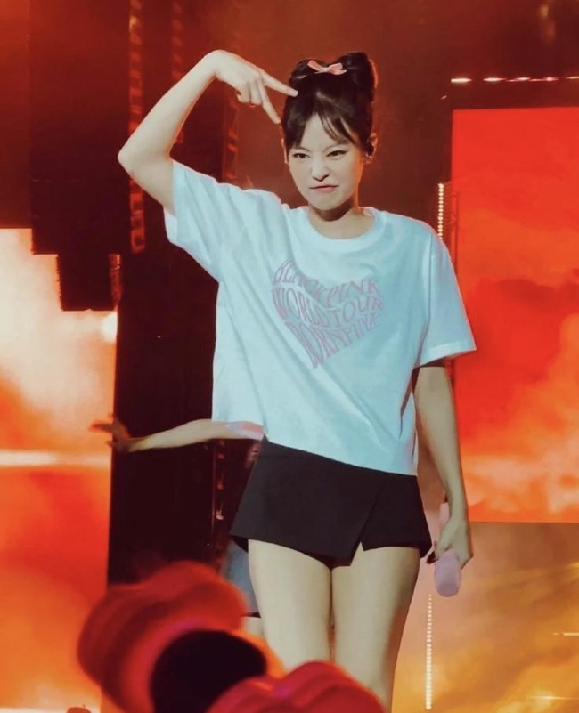 Selama ini, Jennie kerap tampil dengan gaya makeup natural dan memakai shades berwarna nude. Foto: Instagram