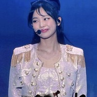 Posisi personel BLACKPINK yang langganan menempati peringkat pertama daftar berikut tergeser. Jennie ada di urutan kedua dan mencuri perhatian saat tampil dengan gaya makeup baru di Thailand. Penampilannya dinilai lebih fresh, karena sebelumnya kerap memakai shades berwarna nude. Foto: Instagram