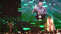 Pernyataan Yusril itu pun lantas dibalas Jokowi saat sang kepala negara mendapat giliran menyampaikan sambutan. Jokowi sengaja batuk-batuk.