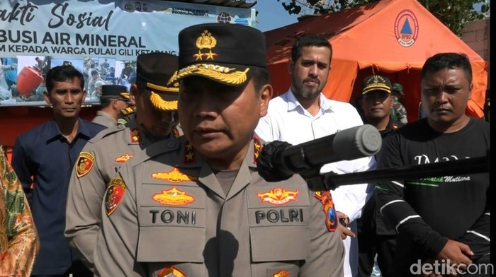 Kapolda Jatim saat sampaikan perkembangan KDRT Venna Melinda di Pelabuhan Mayangan, Kota Probolinggo