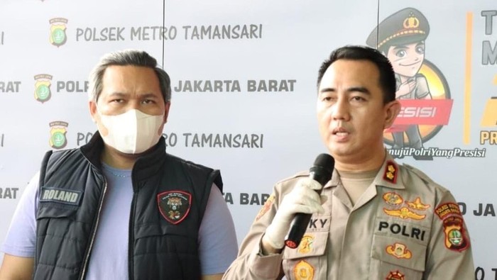 Kapolsek Metro Tamansari AKBP Rohman Yonky Dilatha