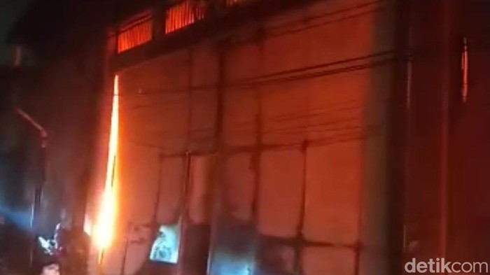 Kebakaran gudang mainan di Jl Aki Padma, Babakan Ciparay, Kota Bandung, Rabu (11/1/2023)