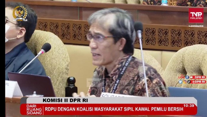 Koalisi sipil kawal pemilu ungkap dugaan kecurangan KPU RI dałam tahapan verifikasi partai politik.