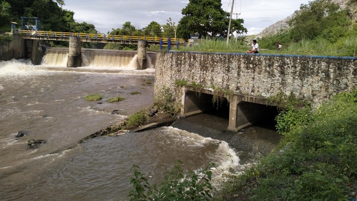 Kondisi Sungai Babak di tepi TPA Kebon Kongok di Desa Taman Ayu, Kecamatan Gerung, Lombok Barat, NTB saat diteliti pada Jumat (7/1/2023). (Foto: Ahmad Viqi/detikBali)