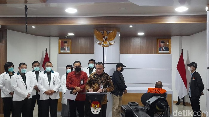 KPK mengumumkan penahanan Gubernur Papua Lukas Enembe (Ilham N/detikcom)