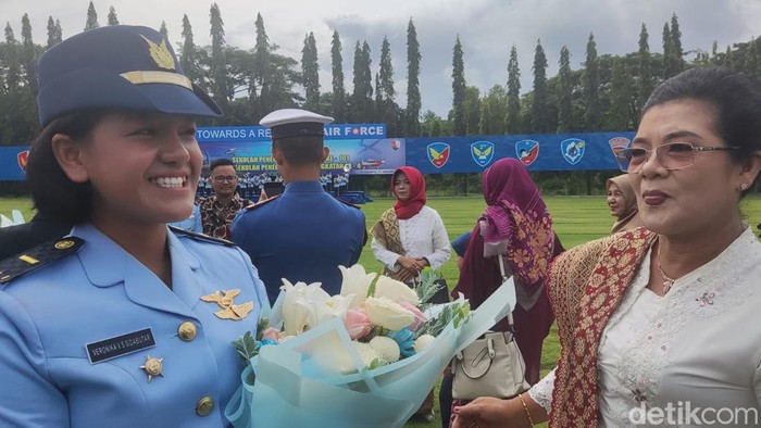 Letda Pnb Veronika Sidabutar, satu-satunya perempuan yang diwisuda sebagai penerbang pesawat tempur TNI AU, di Lanud Adisutjipto, Yogyakarta, Rabu (11/1/2023).