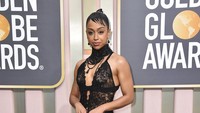 Liza Koshy tampak seksi dan menawan dengan dress hitam menerawang,. Invision/Jordan Strauss