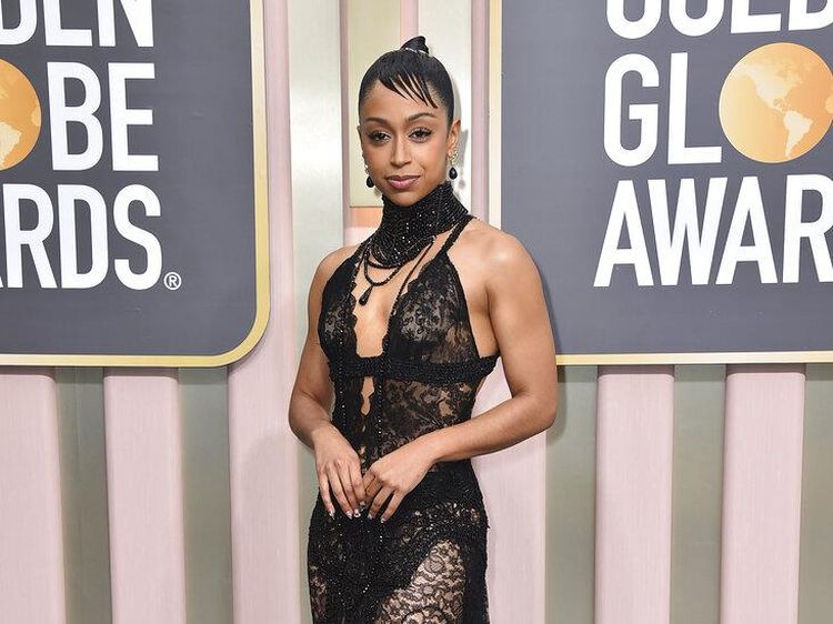 Gaya Glamour para Selebriti di Golden Globe 2023