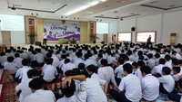 Kesadaran dan kepedulian akan pertumbuhan seorang anak yang semakin mengarah pada kematangan secara fisik,sosial dan psikologis terutama anak di bangku SMP yang merupakan awal dari masa remaja menjadi gagasan pemikiran terselenggaranya kegiatan Loving and Caring Our Body di SMP Labschool Jakarta, Rawamangun. Foto: (SMP Labschool Jakarta,Rawamangun)