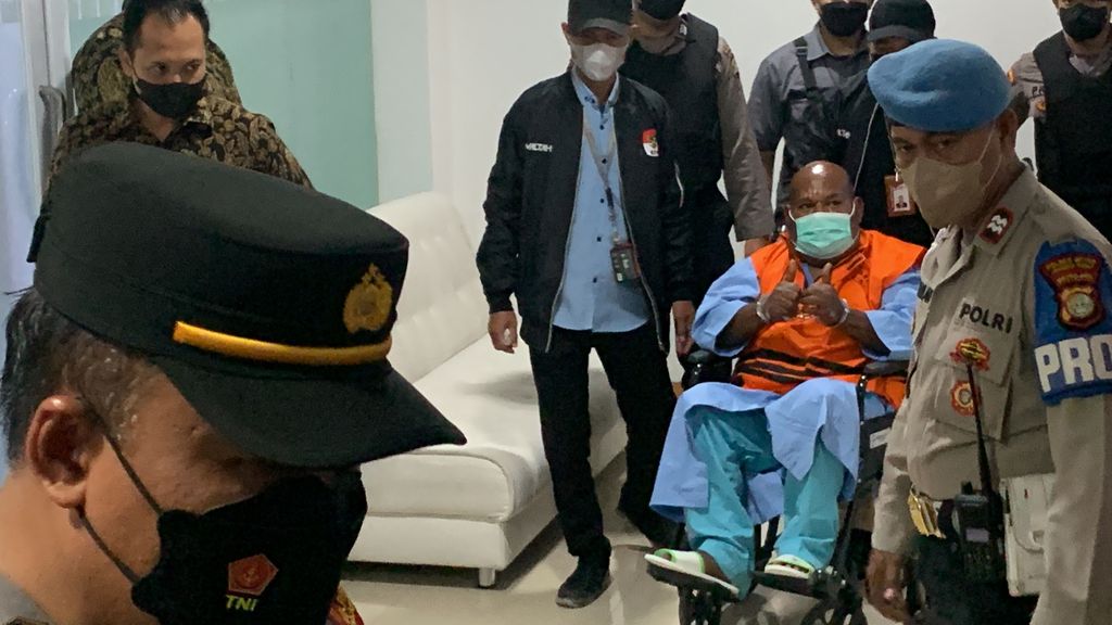 Lukas Enembe ditahan KPK (Ilham-detikcom)