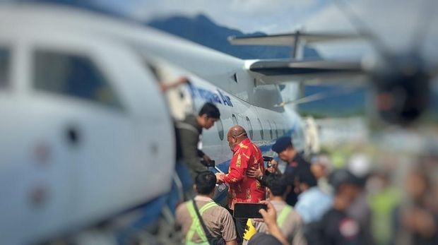 Lukas Enembe ditangkap KPK pada Selasa (10/1/2023). Ia ditangkap karena menjadi tersangka atas kasus dugaan korupsi  pembangunan infrakstruktur di Papua.