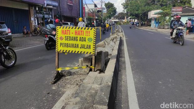 Median jalan semeru malang