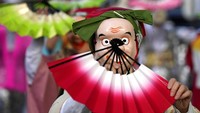 Tarian ini dipercaya dapat membawa keberuntungan dan mengusir kejahatan bila ditampilkan di awal tahun baru.  