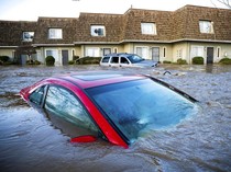 Mobil-mobil Jadi Korban Dahsyatnya Badai yang Menerjang California