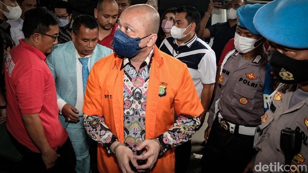 Irjen Teddy Minahasa Tiba di Kejari Jakbar Didampingi Hotman Paris