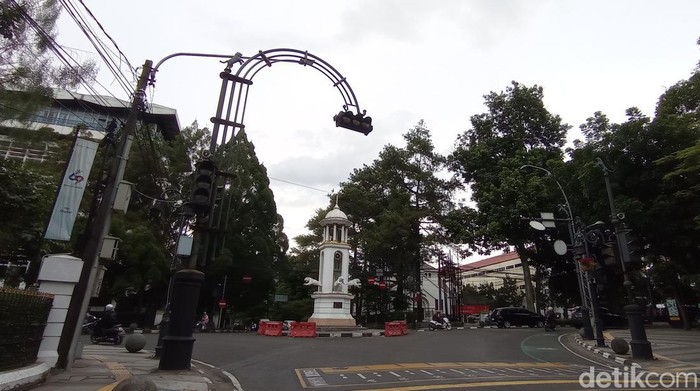 Pelican cross di Bandung rusak.
