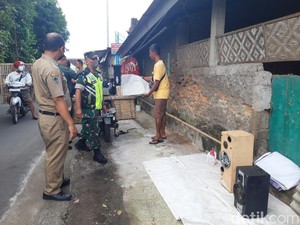 Jualan di Pinggir Jalan, Puluhan PKL Pasar Pengging Boyolali Ditertibkan