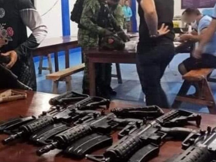 Pilot WNI bernama Anton Gobay ditangkap di Filipina karena membawa senjata api ilegal. Senpi itu akan dibawa untuk mendukung kegiatan organisasi di Papua. (dok Istimewa)
